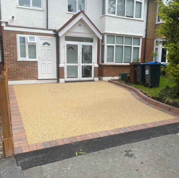 Resin Bound Driveways London & Surrey | UK Surfacings Ltd